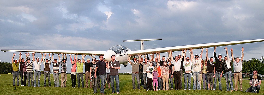 Segelflugzeug ASK 21 des Luftsportvereins Borken im Flug